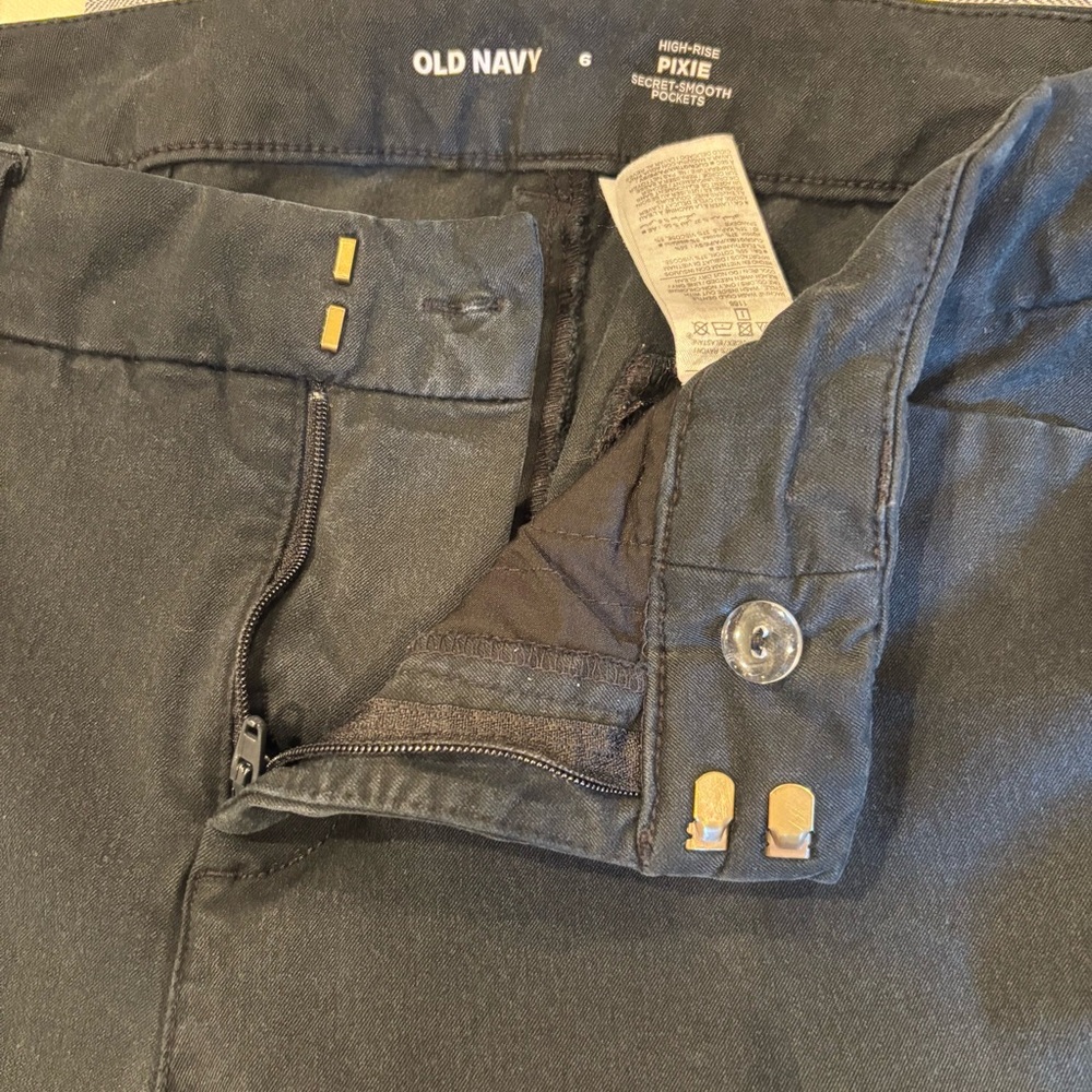 Old Navy Pixie Pants - Picture 10 of 12